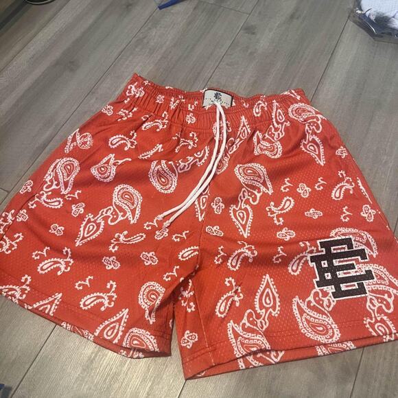 Medium red eric emanuel shorts - Picture 3 of 4